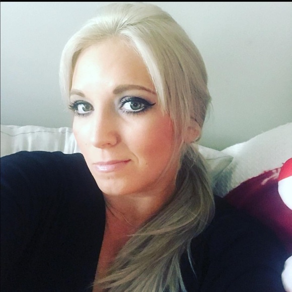 Meet your Posher, Kiara! #Fashionobsessed - Picture 3 of 5